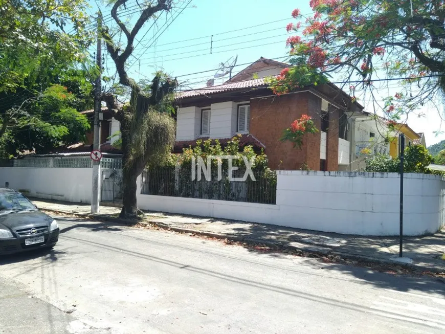 Foto 1 de Sobrado com 4 Quartos à venda, 335m² em São Francisco, Niterói