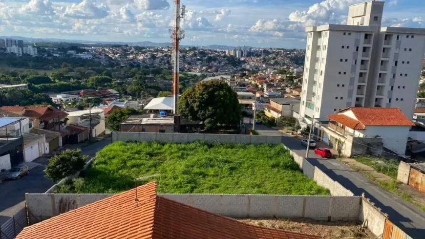 Foto 1 de Lote/Terreno à venda, 1000m² em Santo André, Belo Horizonte