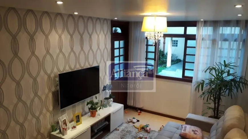 Foto 1 de Casa de Condomínio com 2 Quartos à venda, 87m² em Baldeador, Niterói