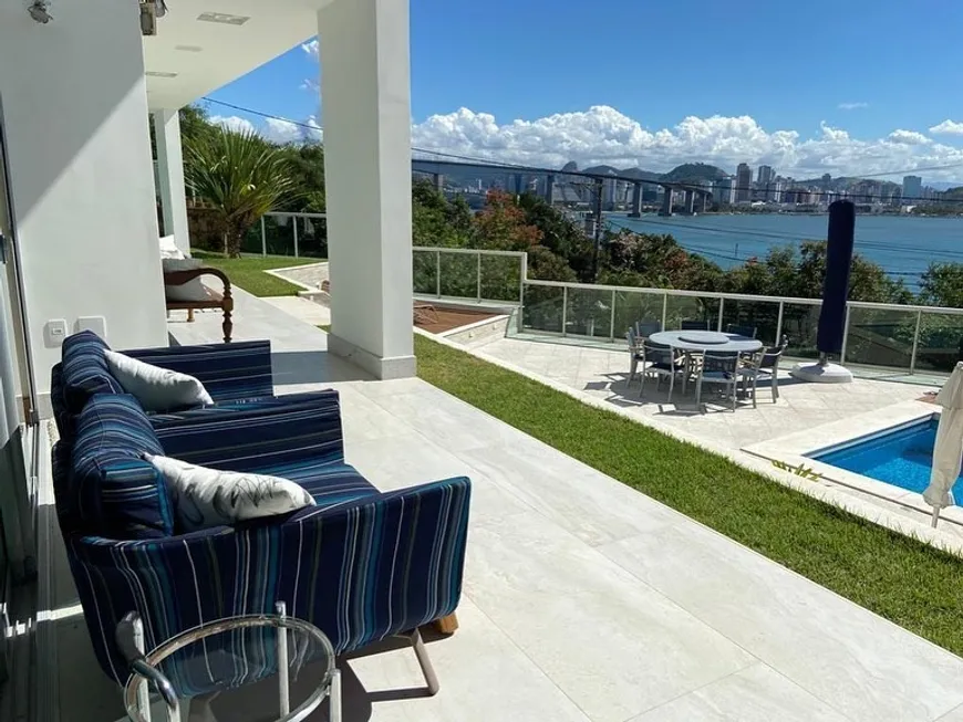 Foto 1 de Casa com 4 Quartos à venda, 360m² em Praia da Costa, Vila Velha