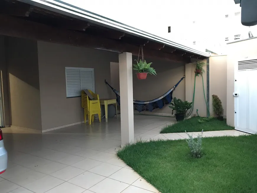 Foto 1 de Casa com 3 Quartos à venda, 122m² em Jardim Europa, Uberlândia