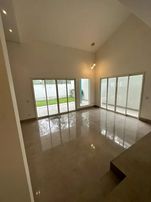 Foto 1 de Casa de Condomínio com 4 Quartos para alugar, 302m² em Alphaville, Santana de Parnaíba