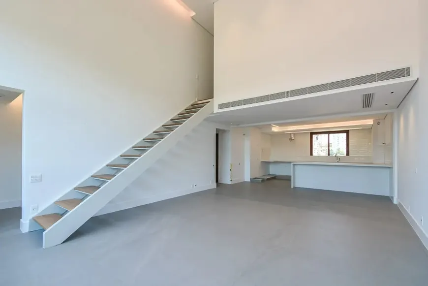 Foto 1 de Apartamento com 2 Quartos à venda, 130m² em Vila Madalena, São Paulo