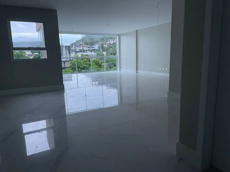 Foto 1 de Casa de Condomínio com 3 Quartos à venda, 320m² em Charitas, Niterói