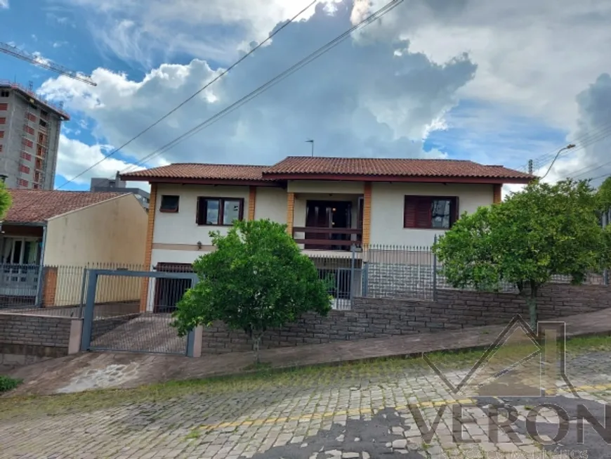 Foto 1 de Casa com 3 Quartos à venda, 266m² em Panazzolo, Caxias do Sul