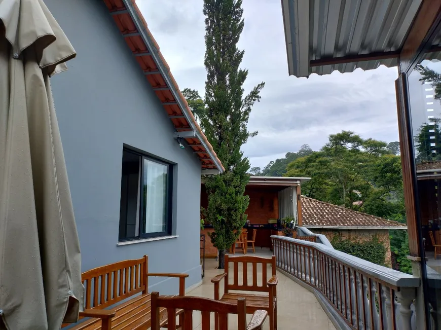 Foto 1 de Casa com 4 Quartos à venda, 300m² em Bonsucesso, Petrópolis