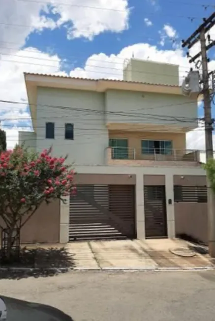 Foto 1 de Sobrado com 4 Quartos à venda, 426m² em Setor Leste Vila Nova, Goiânia