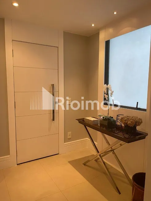 Foto 1 de Apartamento com 3 Quartos à venda, 160m² em Barra da Tijuca, Rio de Janeiro
