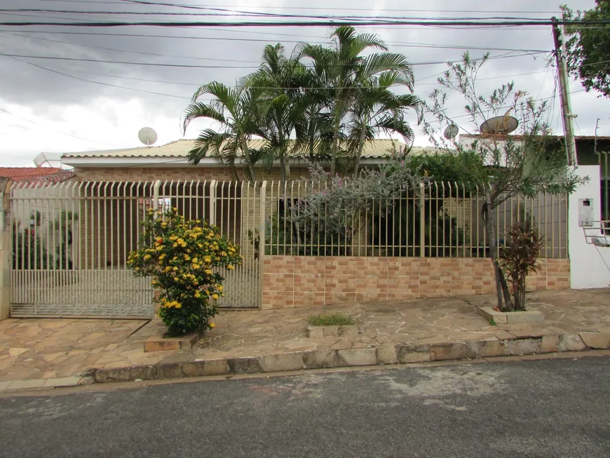 Foto 1 de Casa com 3 Quartos à venda, 174m² em Jardim Guanabara, Cuiabá