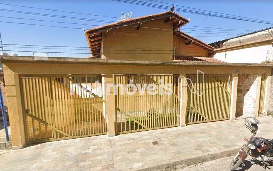 Foto 1 de Casa com 3 Quartos à venda, 356m² em Vila Universal, Betim