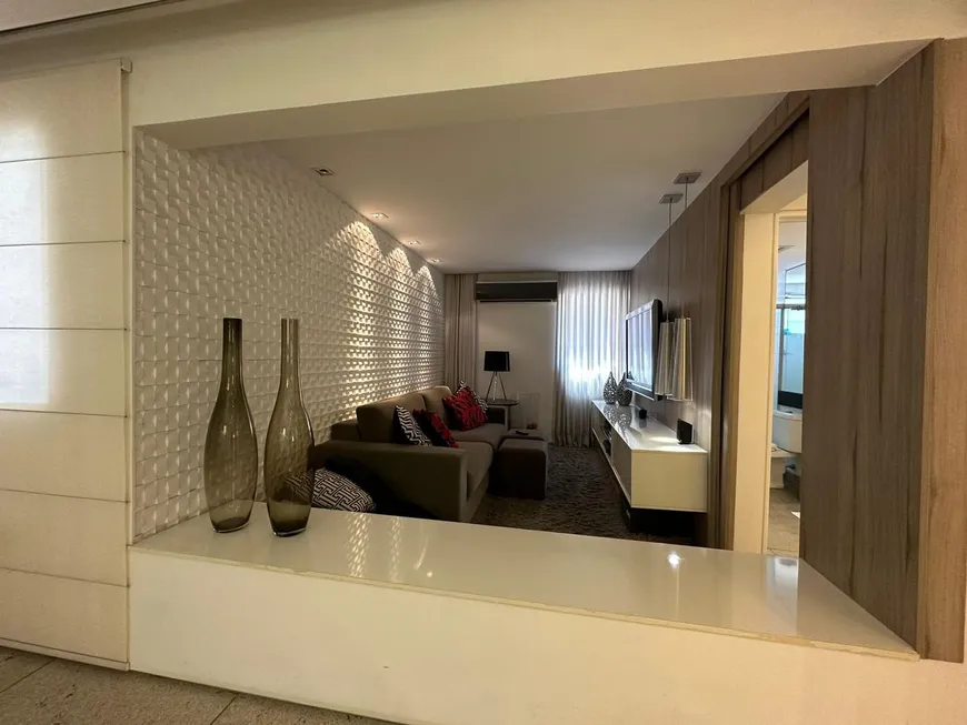 Foto 1 de Apartamento com 4 Quartos à venda, 190m² em Ponta Verde, Maceió