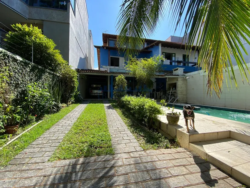 Foto 1 de Casa com 4 Quartos para venda ou aluguel, 310m² em Recreio Dos Bandeirantes, Rio de Janeiro