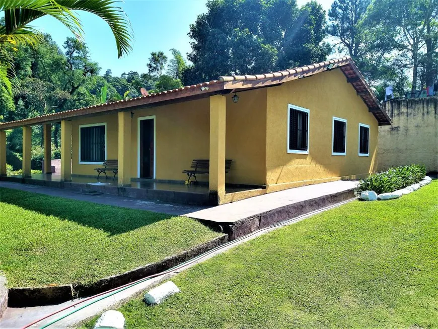 Foto 1 de Fazenda/Sítio com 4 Quartos à venda, 215m² em Parque Jacarandá, Arujá