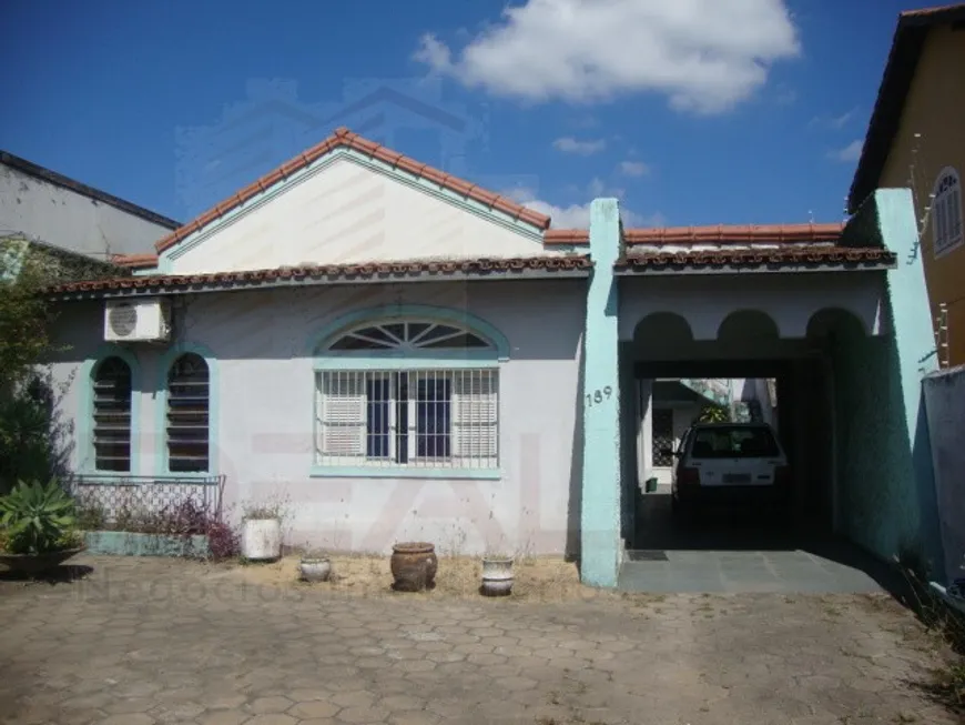 Foto 1 de Casa com 4 Quartos à venda, 180m² em Centro, Campos dos Goytacazes