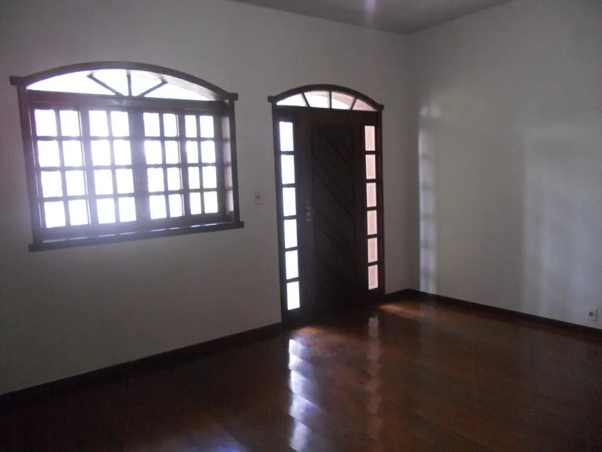 Foto 1 de Casa com 3 Quartos à venda, 300m² em Sagrada Família, Belo Horizonte