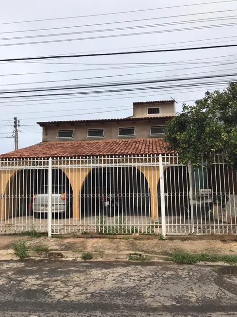 Foto 1 de Sobrado com 9 Quartos à venda, 400m² em Guara II, Brasília