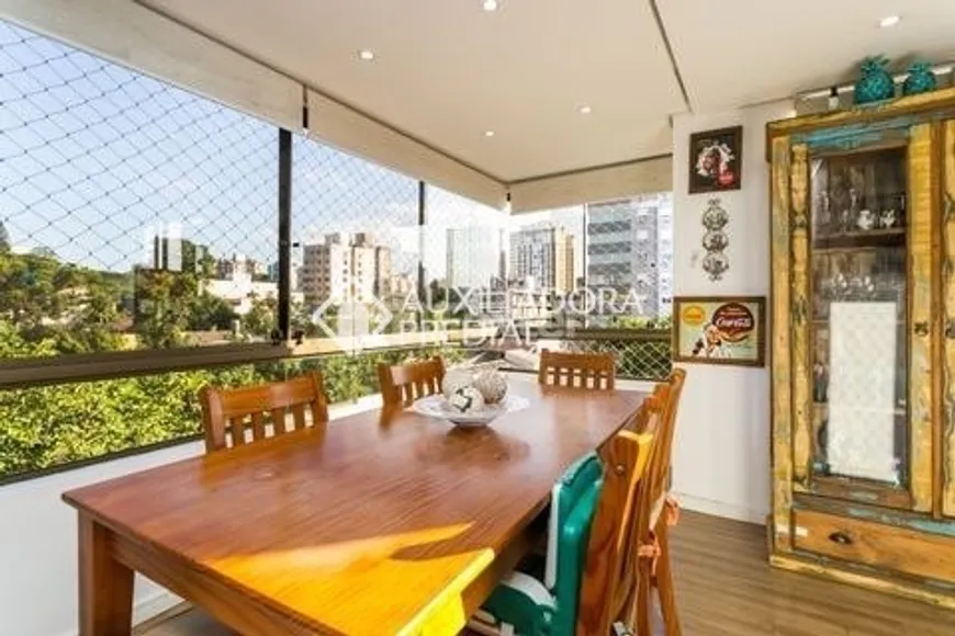 Foto 1 de Apartamento com 2 Quartos à venda, 79m² em Passo da Areia, Porto Alegre