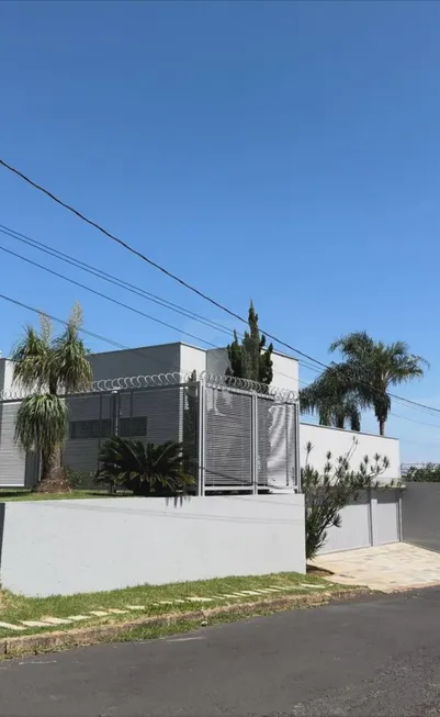 Foto 1 de Sobrado com 3 Quartos à venda, 300m² em Jardim Karaíba, Uberlândia