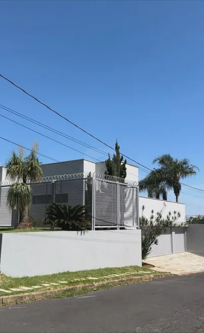 Foto 1 de Sobrado com 3 Quartos para alugar, 300m² em Jardim Karaíba, Uberlândia