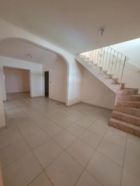 Foto 1 de Casa com 3 Quartos para alugar, 260m² em Vila das Belezas, São Paulo