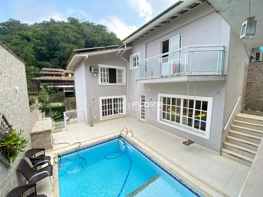Foto 1 de Casa de Condomínio com 3 Quartos à venda, 380m² em Piratininga, Niterói