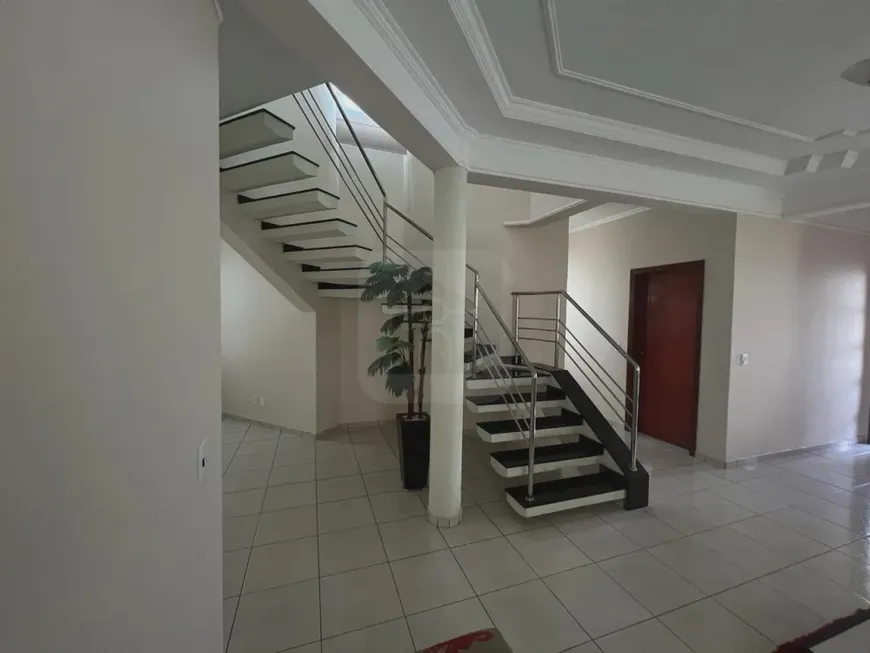 Foto 1 de Casa com 3 Quartos à venda, 281m² em Santa Mônica, Uberlândia