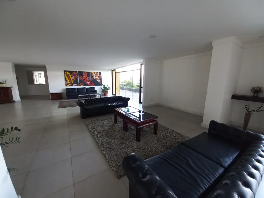 Foto 1 de Apartamento com 2 Quartos para alugar, 65m² em Candeal, Salvador
