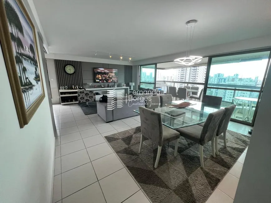 Foto 1 de Apartamento com 4 Quartos à venda, 200m² em Madalena, Recife