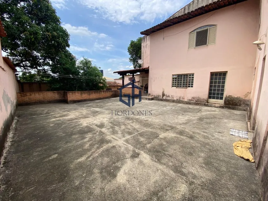 Foto 1 de Casa com 5 Quartos à venda, 360m² em Santa Rosa, Belo Horizonte