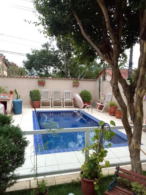 Foto 1 de Casa de Condomínio com 5 Quartos à venda, 190m² em Granja Viana, Carapicuíba