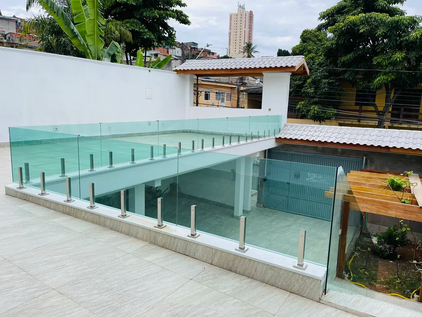 Foto 1 de Sobrado com 4 Quartos à venda, 250m² em Vila Creti, Carapicuíba