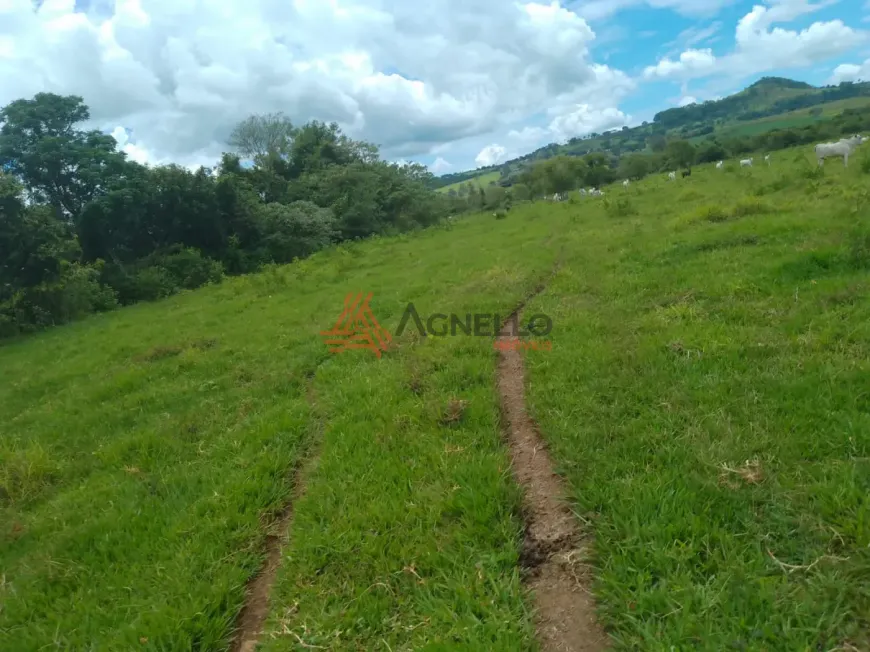 Foto 1 de Fazenda/Sítio com 2 Quartos à venda, 125m² em , Claraval