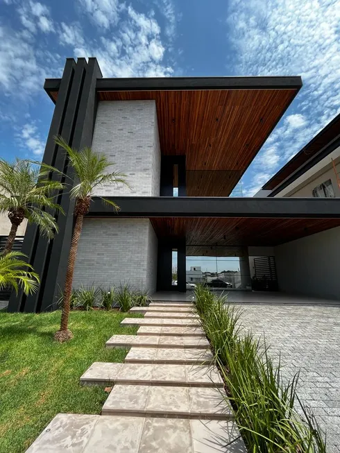 Foto 1 de Casa de Condomínio com 4 Quartos à venda, 700m² em Condomínio Residencial Florais dos Lagos , Cuiabá