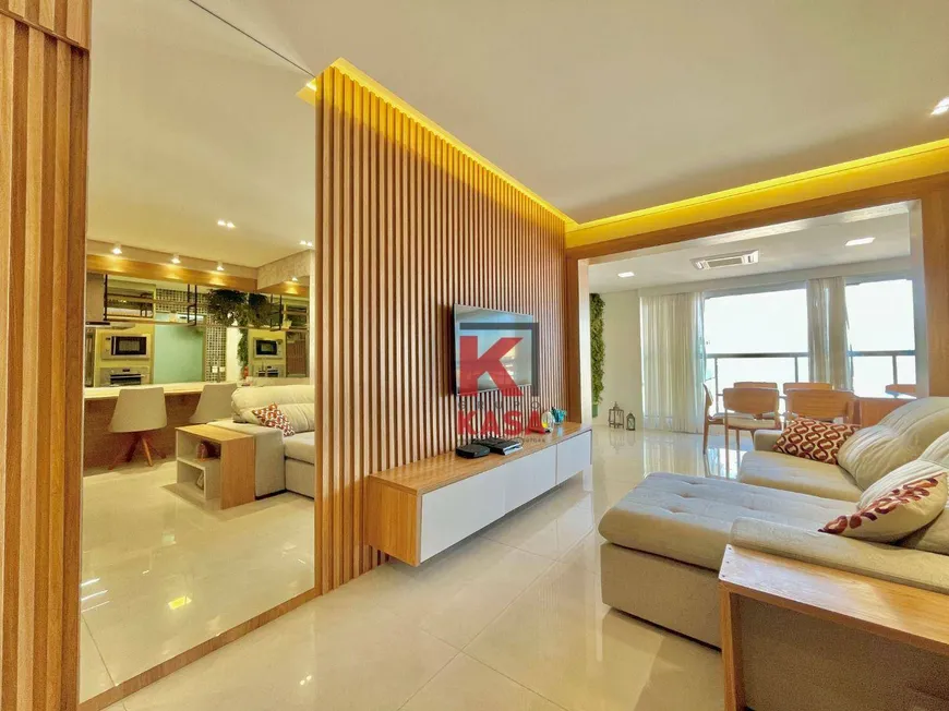 Foto 1 de Apartamento com 3 Quartos para alugar, 126m² em Gonzaga, Santos