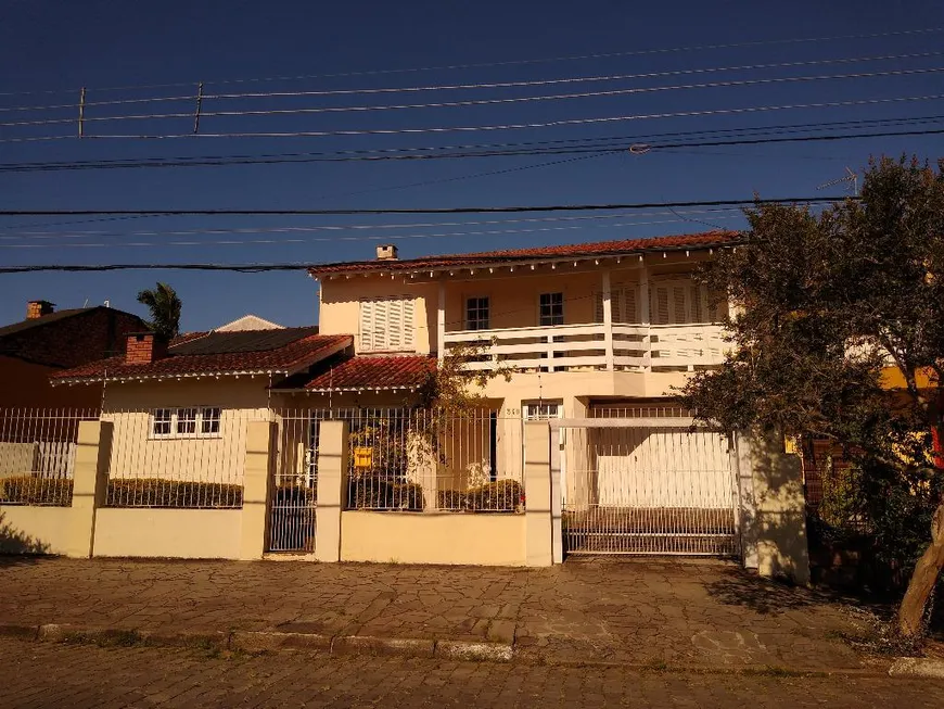 Foto 1 de Casa com 4 Quartos à venda, 264m² em Vila Nova, Porto Alegre