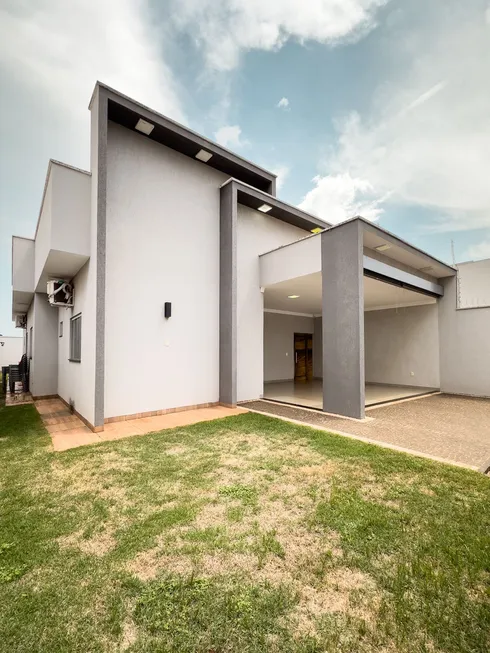 Foto 1 de Casa com 3 Quartos à venda, 156m² em Residencial Interlagos, Rio Verde