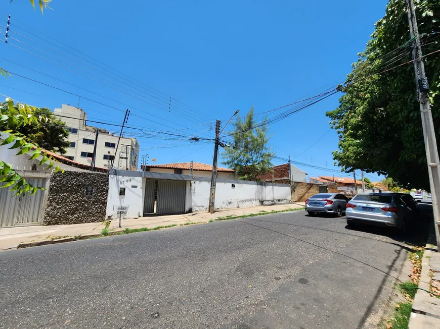 Foto 1 de Casa com 3 Quartos para alugar, 200m² em Jóquei, Teresina