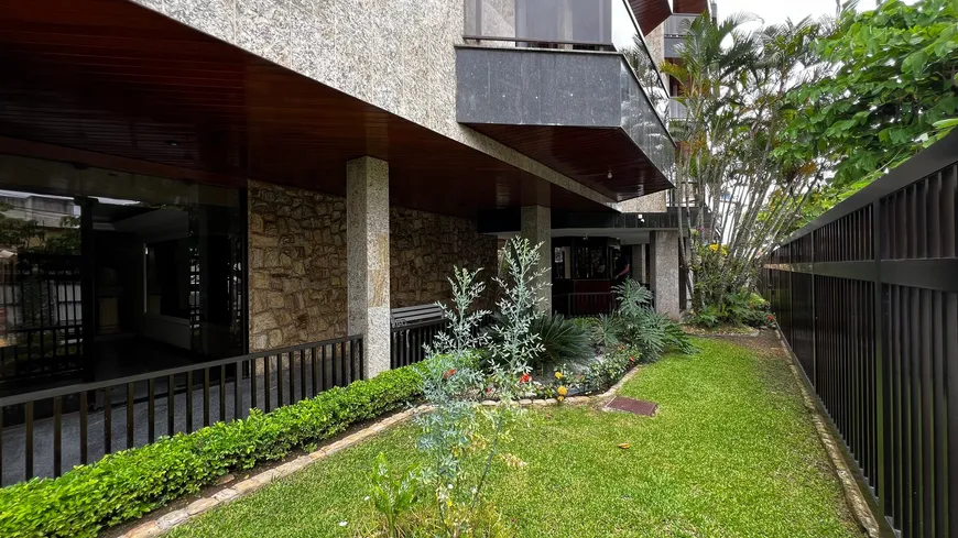 Foto 1 de Apartamento com 3 Quartos à venda, 128m² em Passagem, Cabo Frio