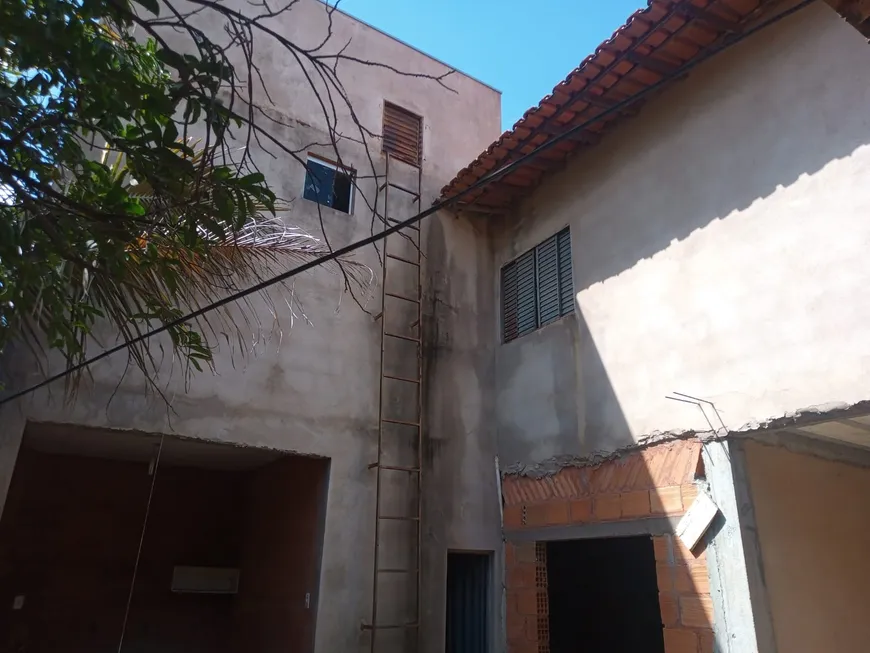 Foto 1 de Casa com 3 Quartos à venda, 200m² em Centro, Montes Claros