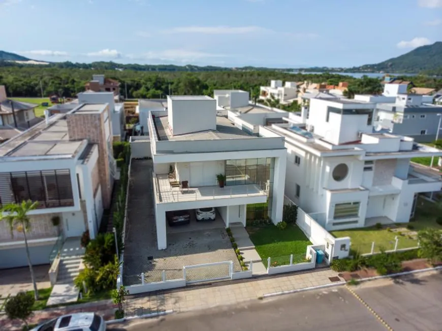 Foto 1 de Casa com 4 Quartos à venda, 374m² em Lagoa da Conceição, Florianópolis