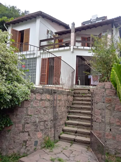 Foto 1 de Casa com 2 Quartos à venda, 173m² em Chácara das Pedras, Porto Alegre