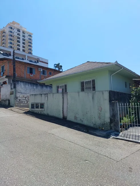 Foto 1 de Casa com 5 Quartos à venda, 125m² em Barreiros, São José