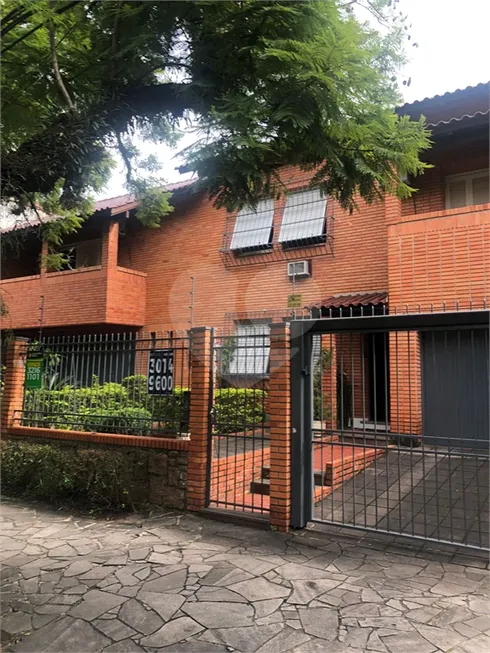 Foto 1 de Casa com 5 Quartos à venda, 337m² em Rio Branco, Porto Alegre