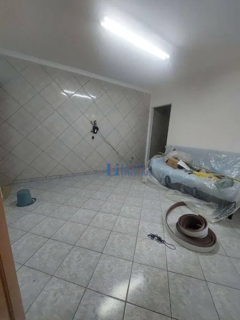 Foto 1 de Casa com 2 Quartos para alugar, 80m² em Vila Sirene, São Paulo