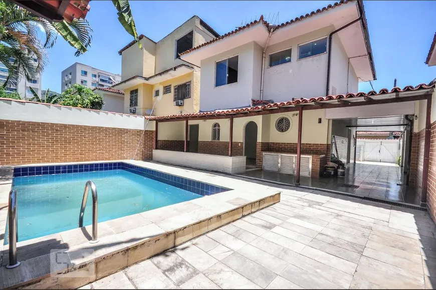 Foto 1 de Casa de Condomínio com 4 Quartos à venda, 225m² em Freguesia- Jacarepaguá, Rio de Janeiro