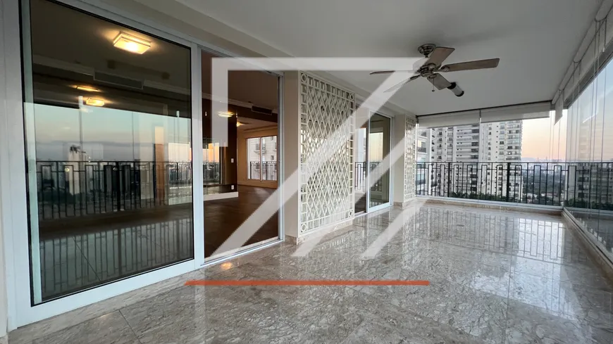 Foto 1 de Apartamento com 3 Quartos para alugar, 236m² em Cidade Jardim, São Paulo
