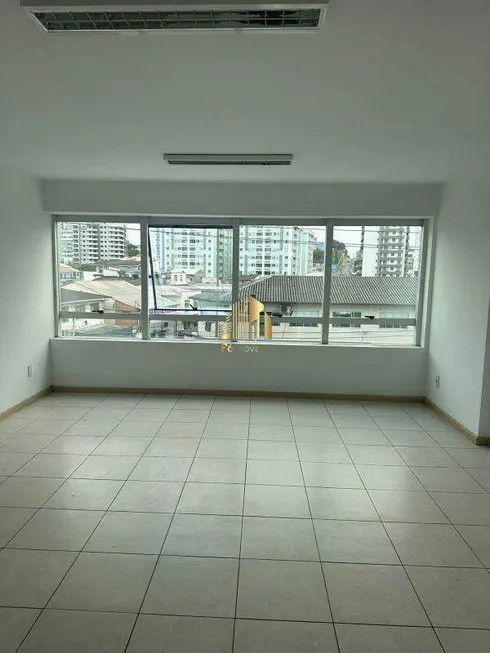 Foto 1 de Sala Comercial à venda, 45m² em Barreiros, São José