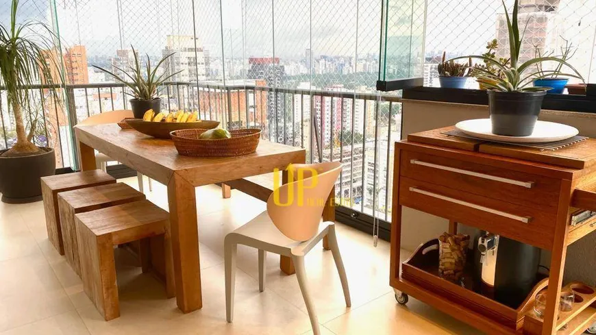 Foto 1 de Apartamento com 3 Quartos à venda, 225m² em Cerqueira César, São Paulo