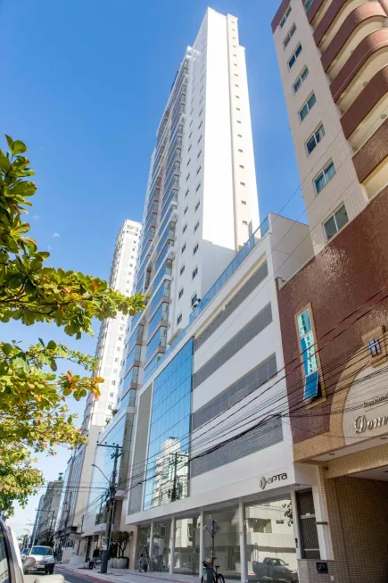 Foto 1 de Apartamento com 3 Quartos à venda, 135m² em Centro, Balneário Camboriú