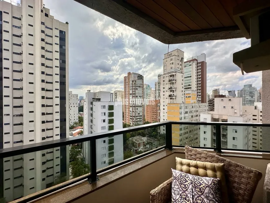 Foto 1 de Apartamento com 3 Quartos à venda, 208m² em Moema, São Paulo